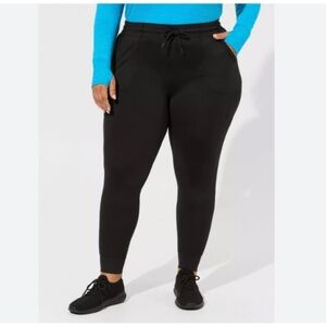 TORRID Active Crop Travel Jogger Size 2X Black